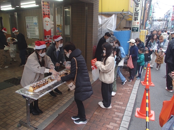 ウインターセール2025　ロールケーキ無料配布